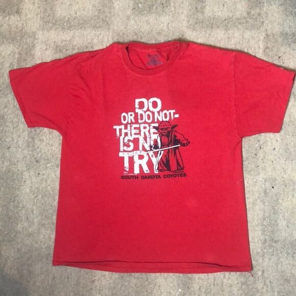 Vintage Champion VS. Star Wars South Dakota Coyotes T-Shirt | Large - Picture 1 of 5